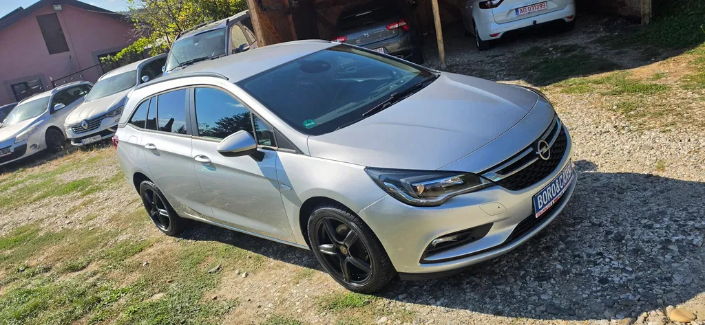 Fotografie: 2017 Opel Astra