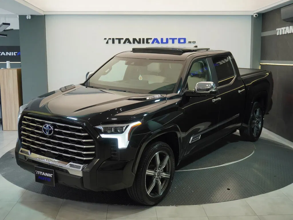 Fotografie: 2023 Toyota Tundra