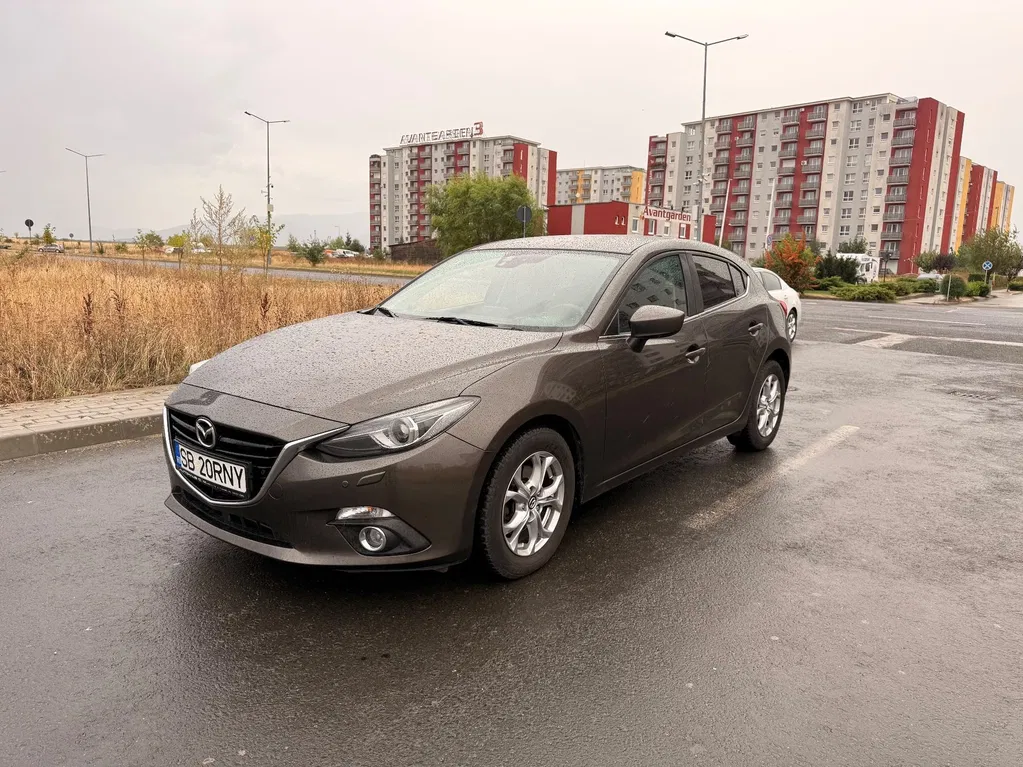 Fotografie: 2015 Mazda 3