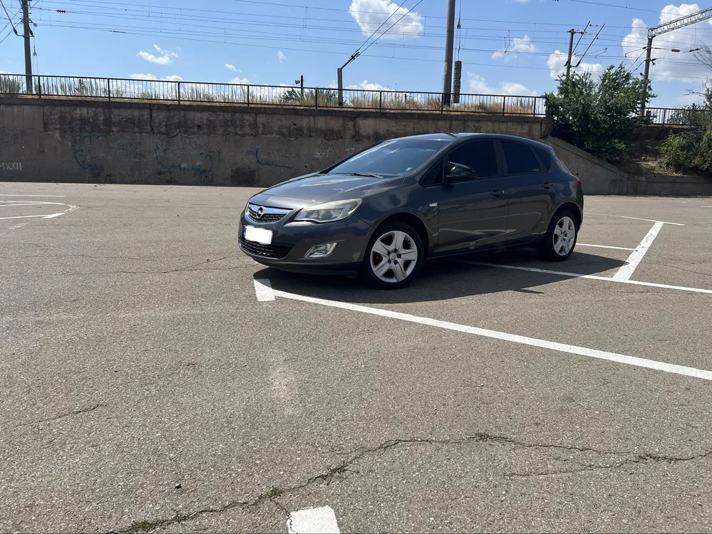 Fotografie: 2011 Opel Astra