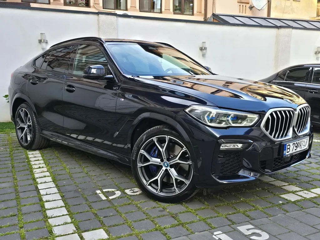 Fotografie: 2021 BMW X6
