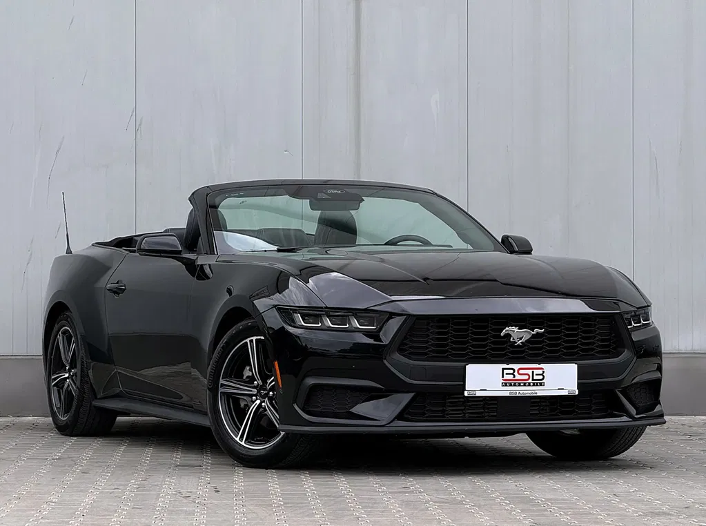 Fotografie: 2025 Ford Mustang