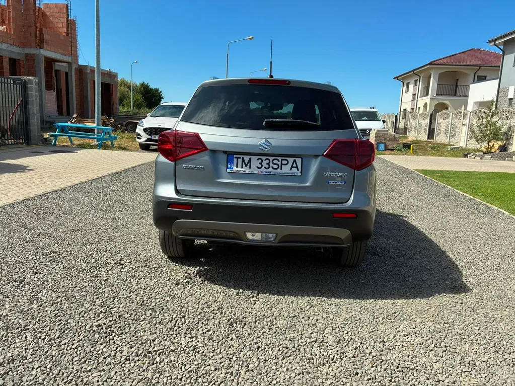 Fotografie: 2023 Suzuki Vitara