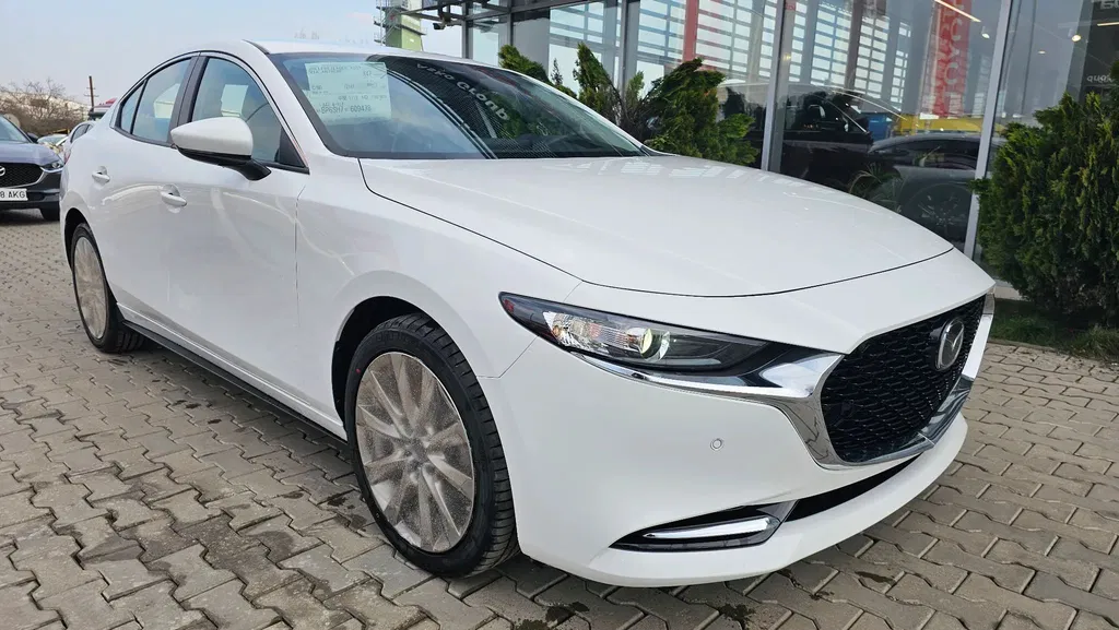 Fotografie: 2025 Mazda 3