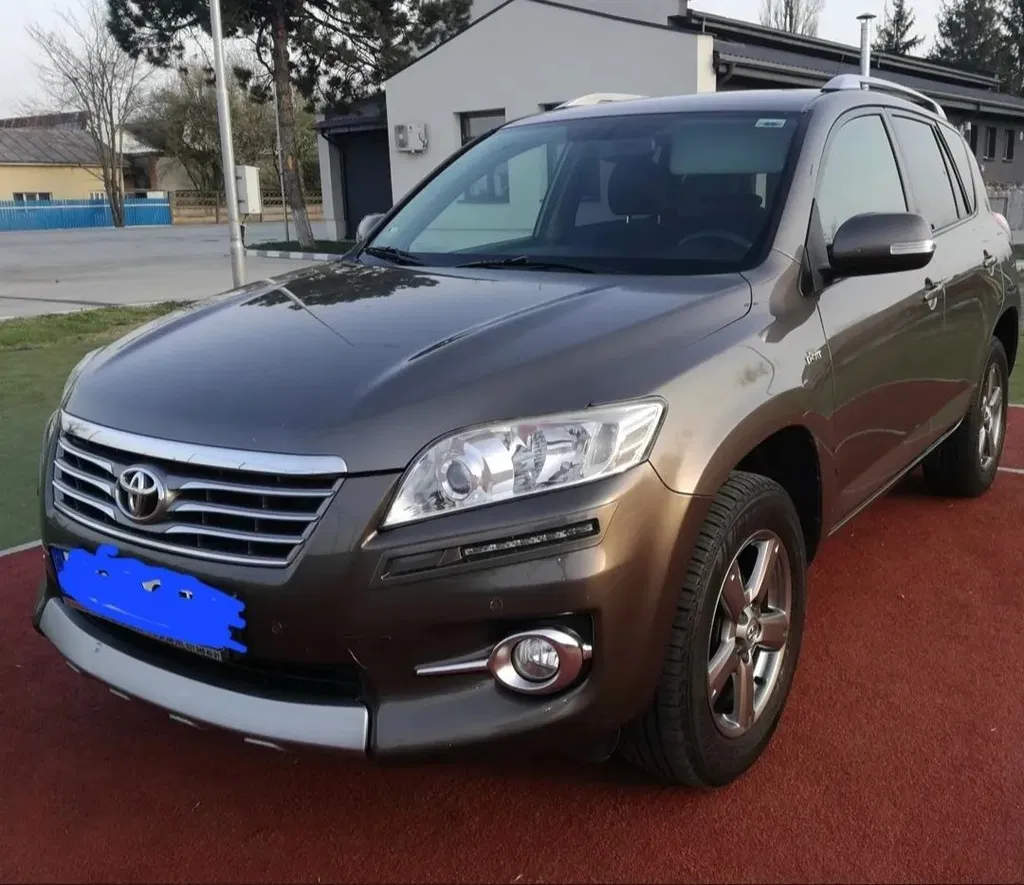 Fotografie: 2012 Toyota RAV-4