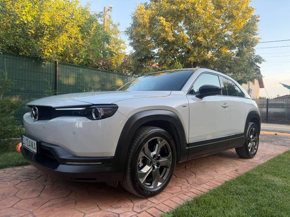 Fotografie: 2023 Mazda MX-30