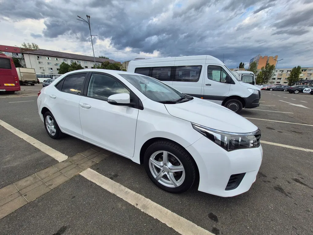 Fotografie: 2014 Toyota Corolla