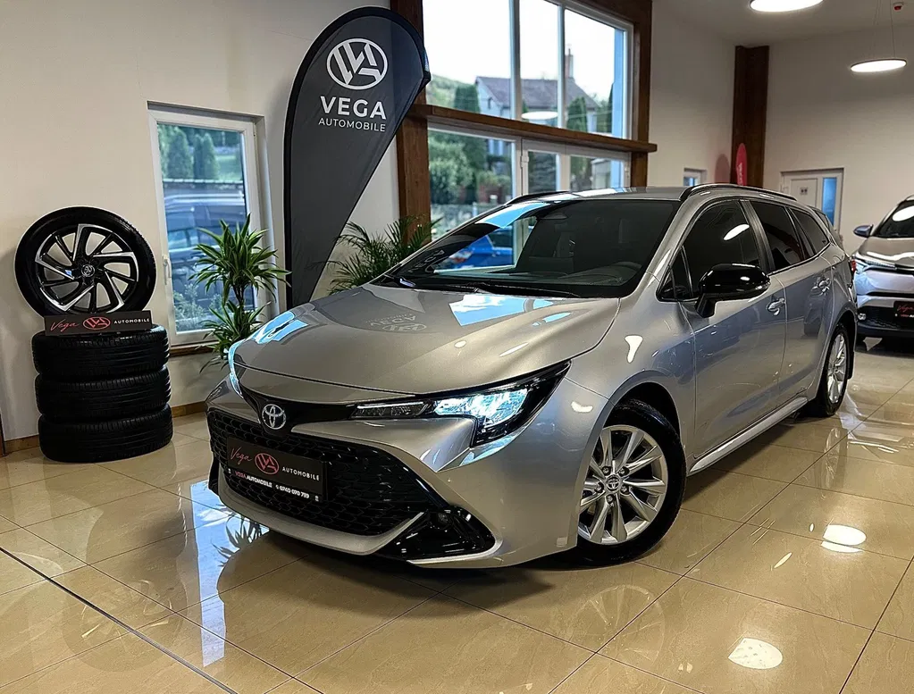 Fotografie: 2023 Toyota Corolla