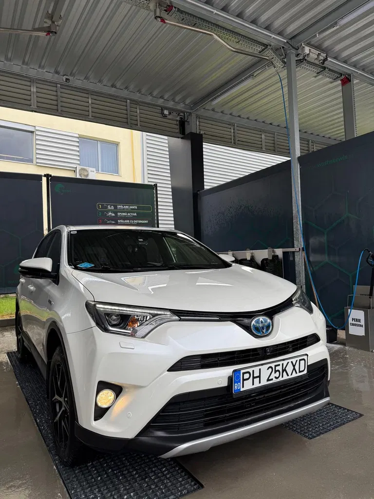 Fotografie: 2016 Toyota RAV-4