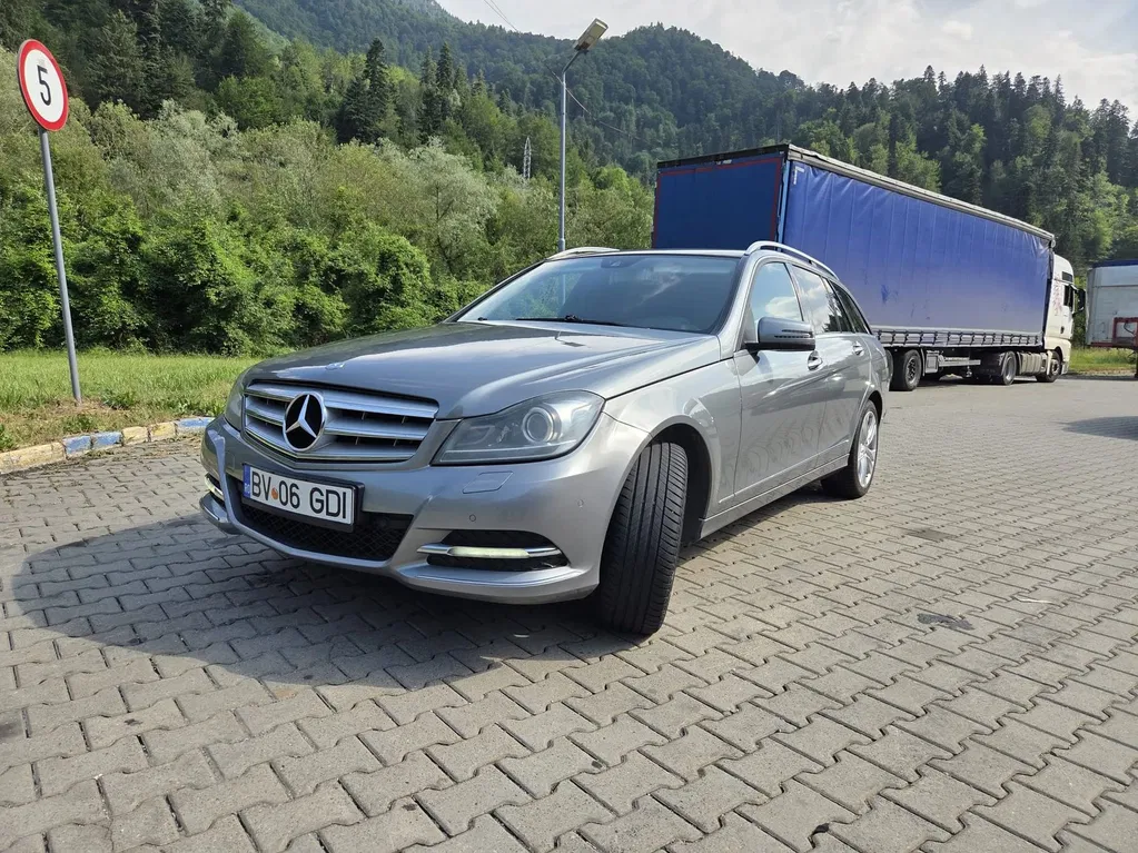 Fotografie: 2012 Mercedes-Benz C
