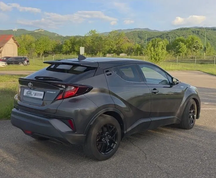 Fotografie: 2021 Toyota C-HR