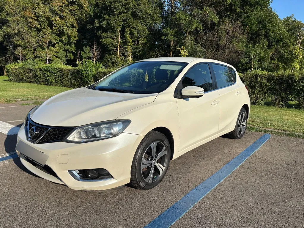 Fotografie: 2015 Nissan Pulsar