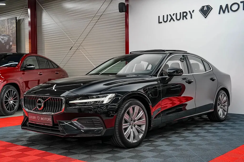 Fotografie: 2021 Volvo S60