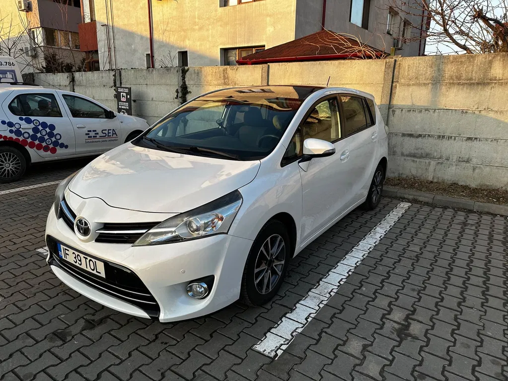 Fotografie: 2014 Toyota Verso