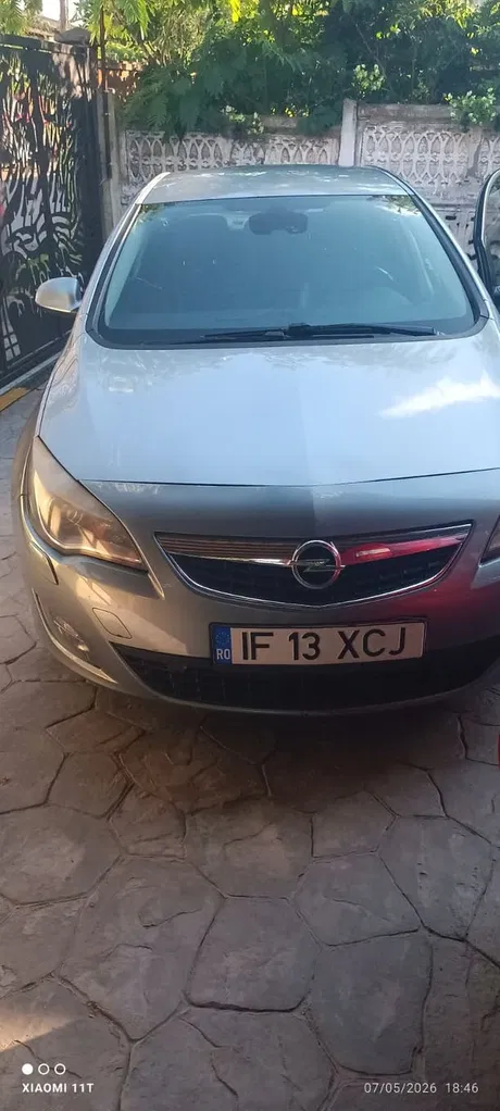Fotografie: 2010 Opel Astra