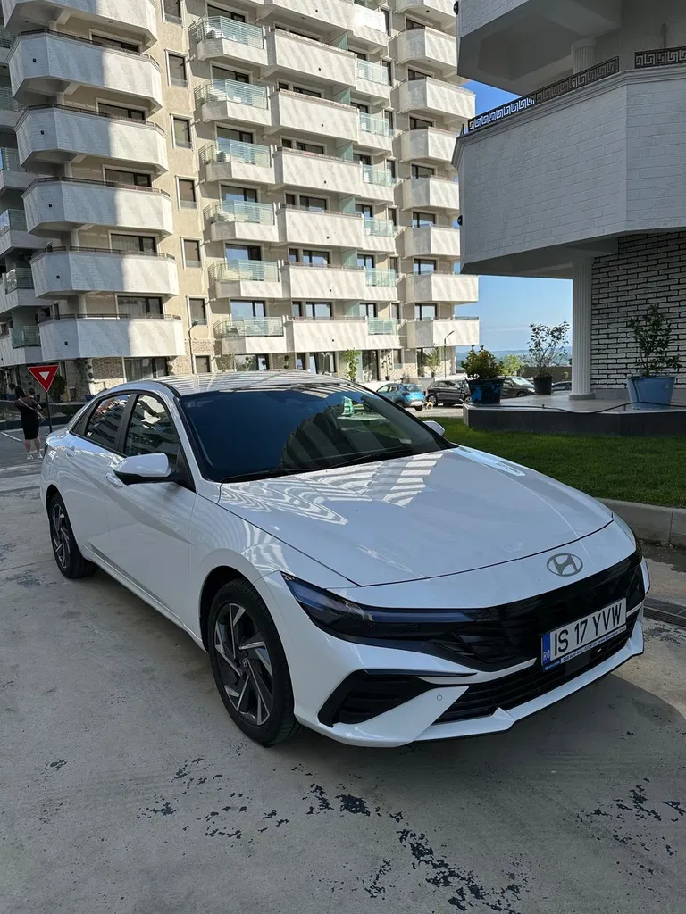 Fotografie: 2024 Hyundai Elantra