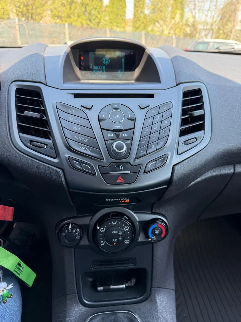 Fotografie: 2015 Ford Fiesta