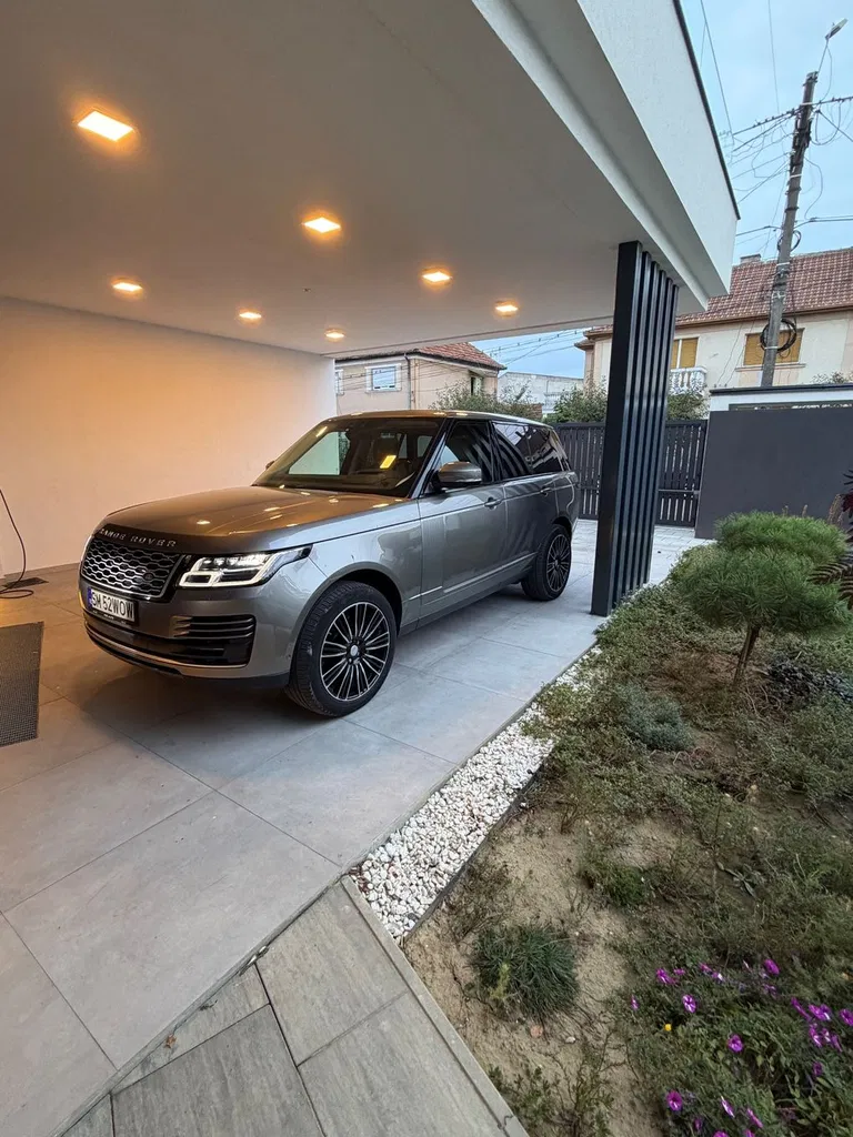 Fotografie: 2021 Land Rover Range Rover