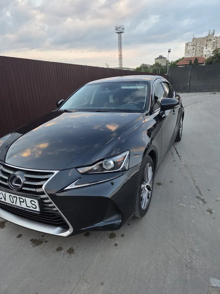 Fotografie: 2019 Lexus Seria IS