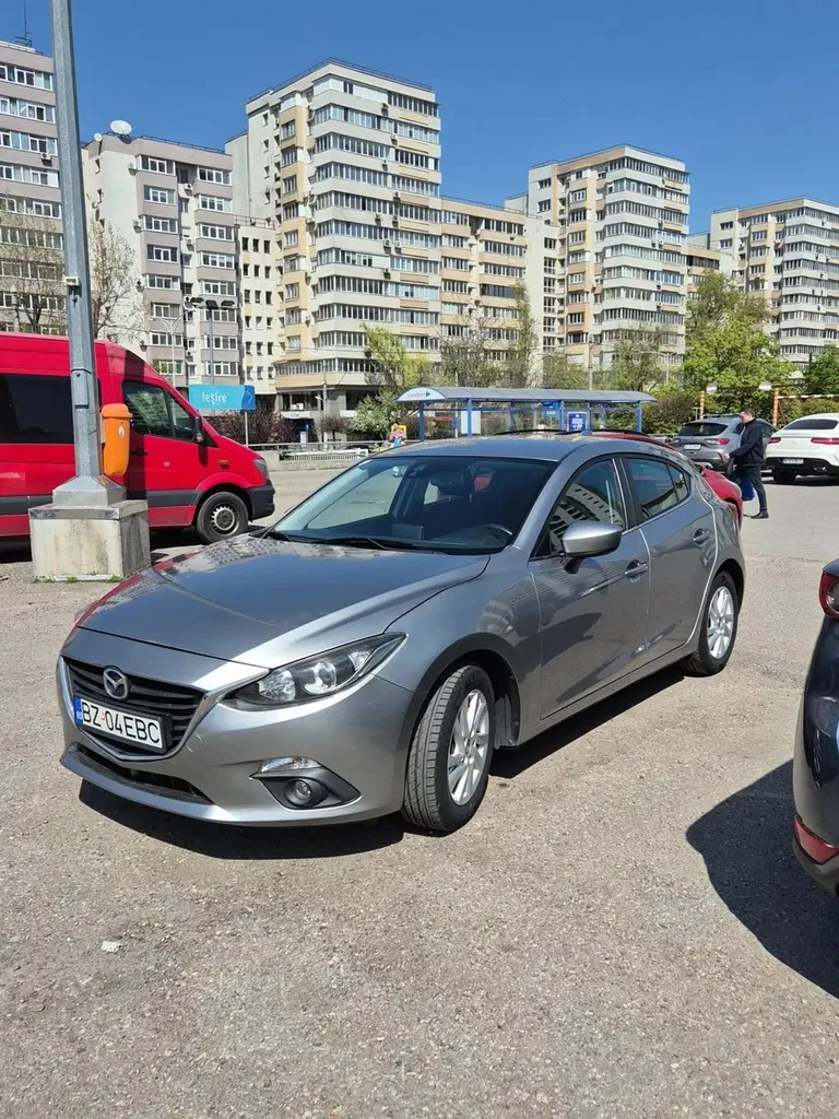 Fotografie: 2015 Mazda 3