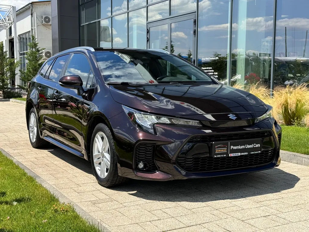 Fotografie: 2023 Suzuki Swace