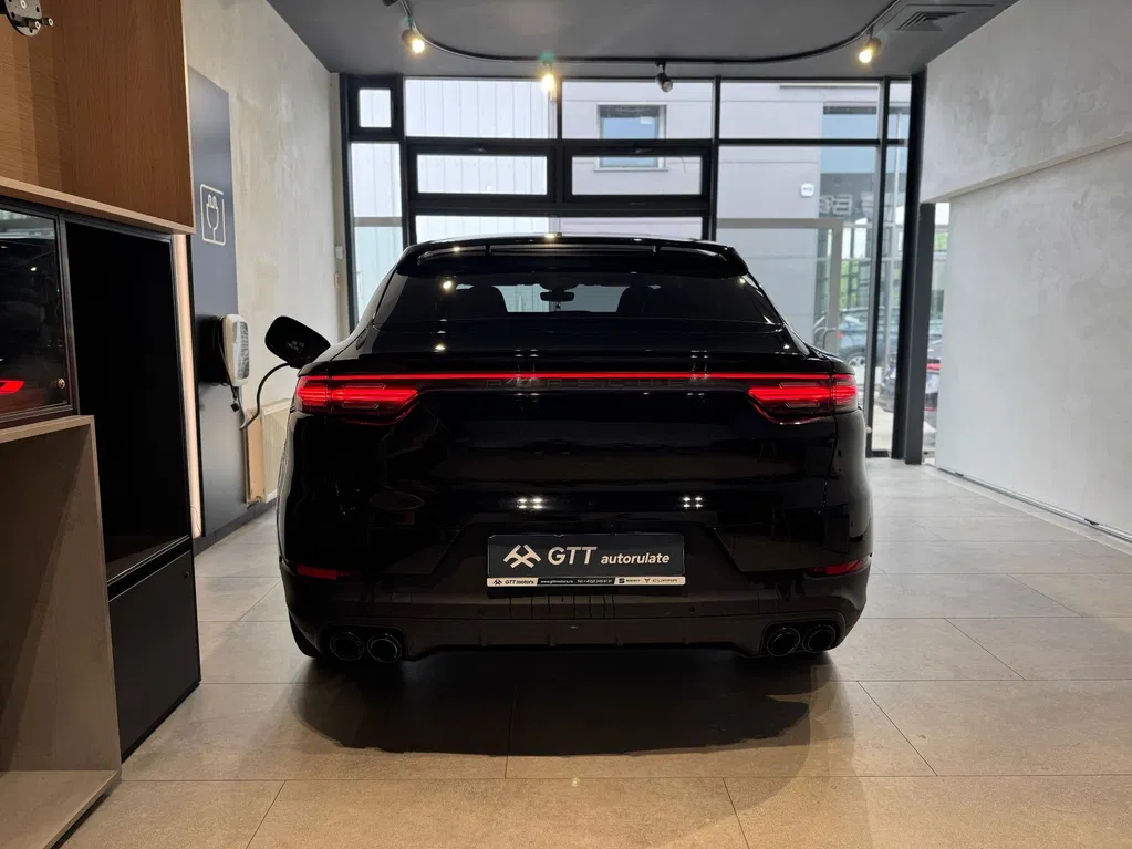 Fotografie: 2021 Porsche Cayenne Coupe