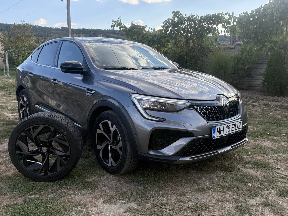 Fotografie: 2025 Renault Arkana