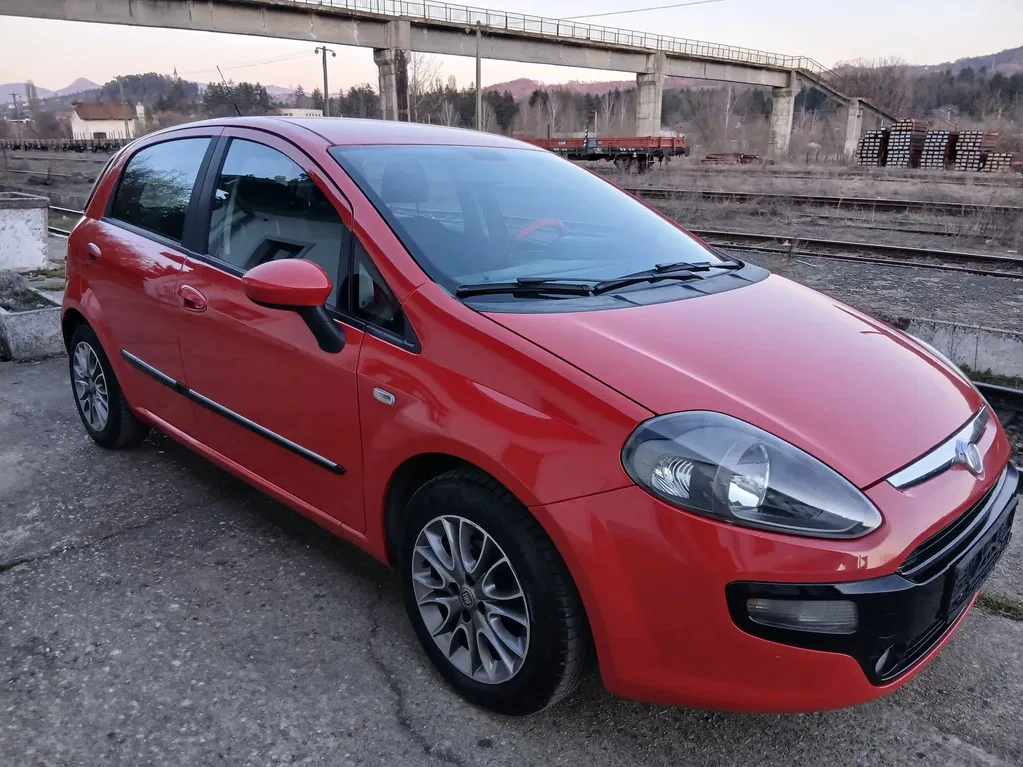 Fotografie: 2011 Fiat Punto