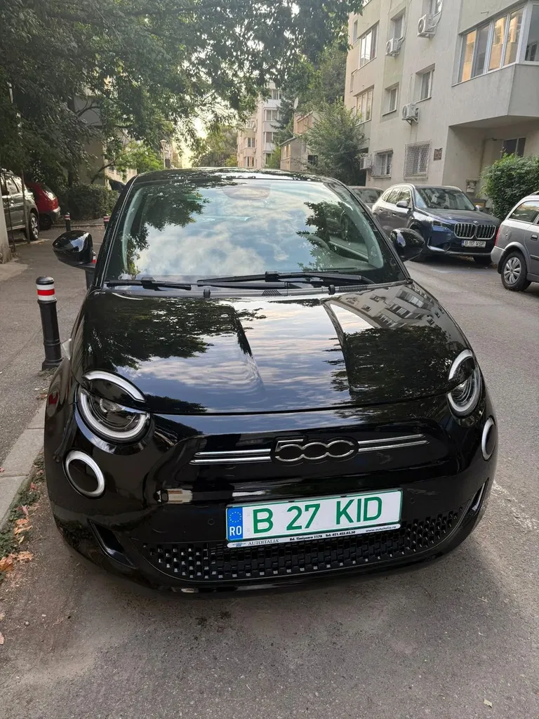 Fotografie: 2023 Fiat 500E