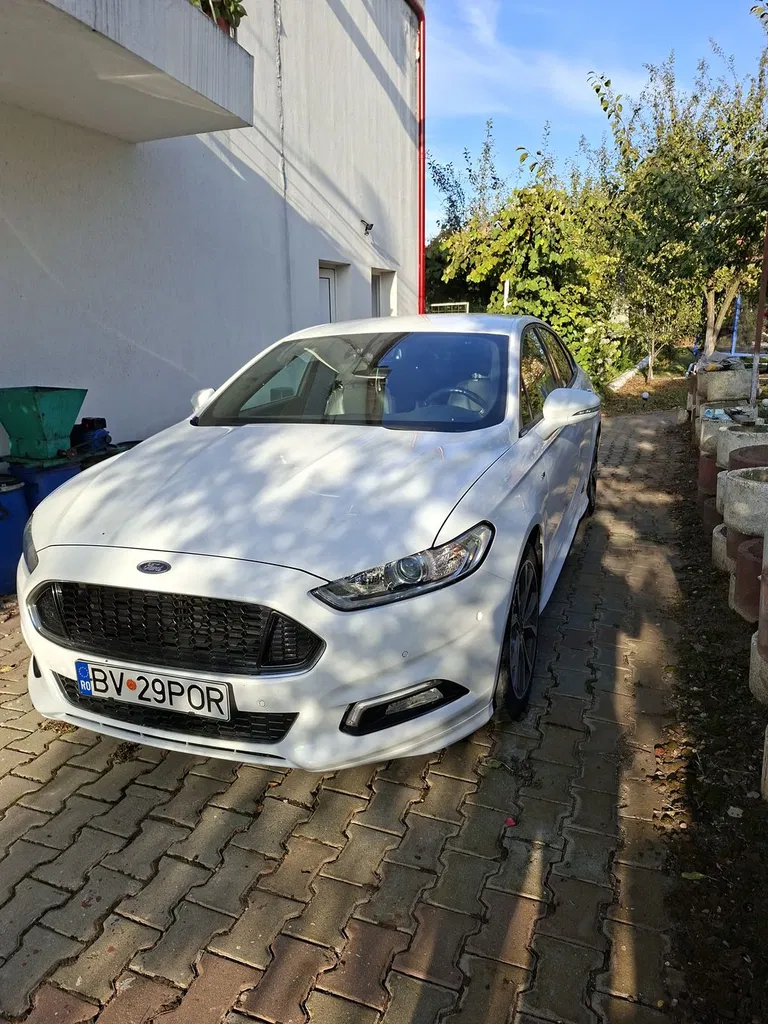 Fotografie: 2018 Ford Mondeo