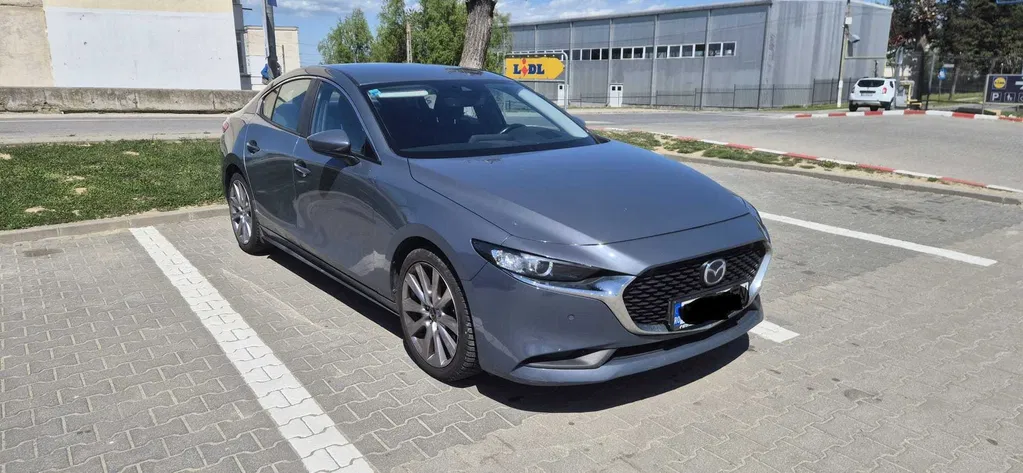 Fotografie: 2022 Mazda 3