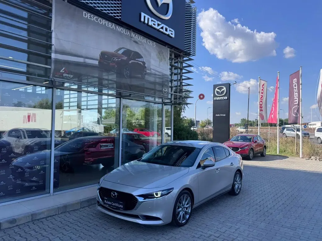 Fotografie: 2023 Mazda 3