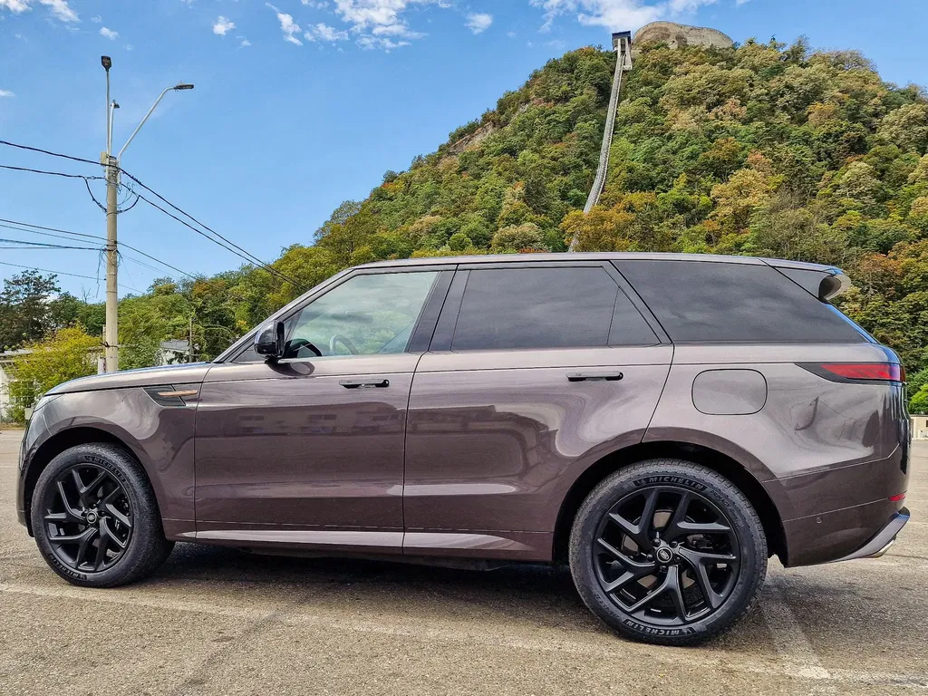 Fotografie: 2025 Land Rover Range Rover Sport