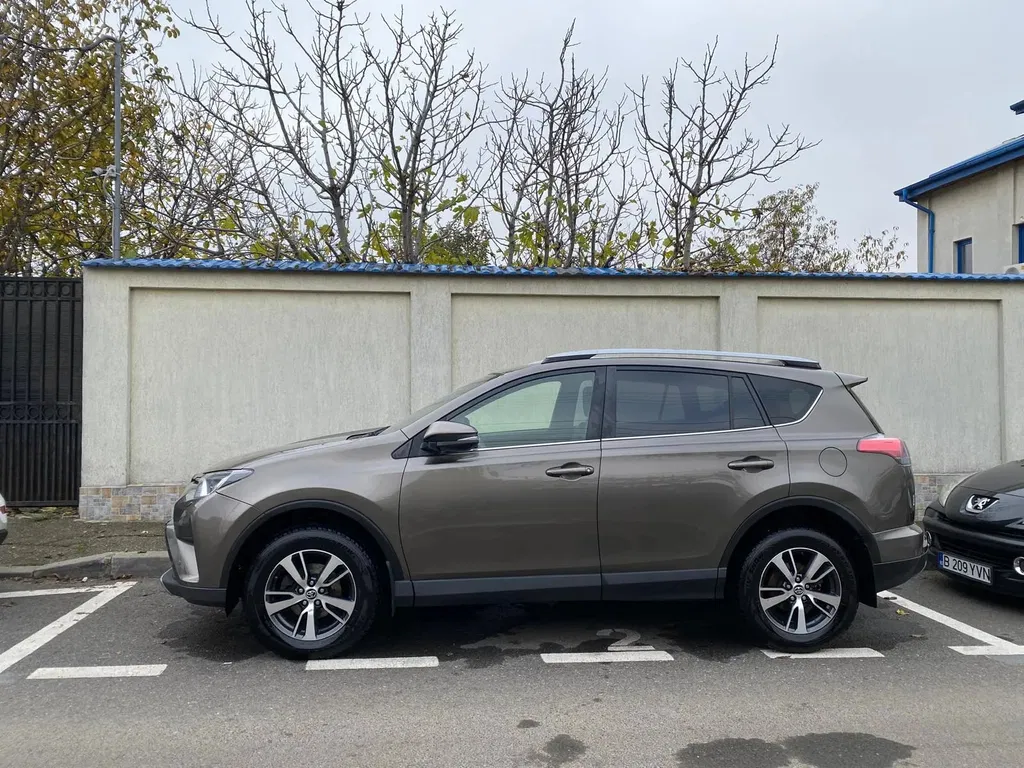 Fotografie: 2017 Toyota RAV-4