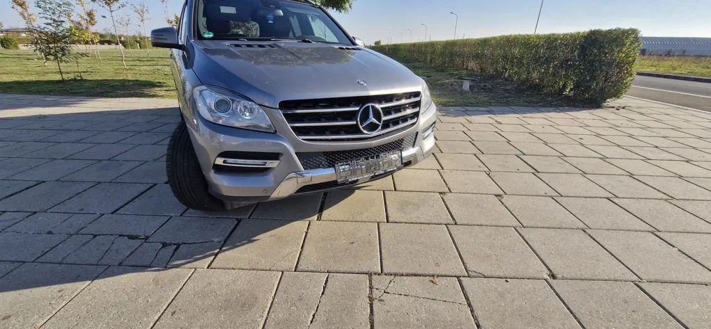 Fotografie: 2012 Mercedes-Benz ML