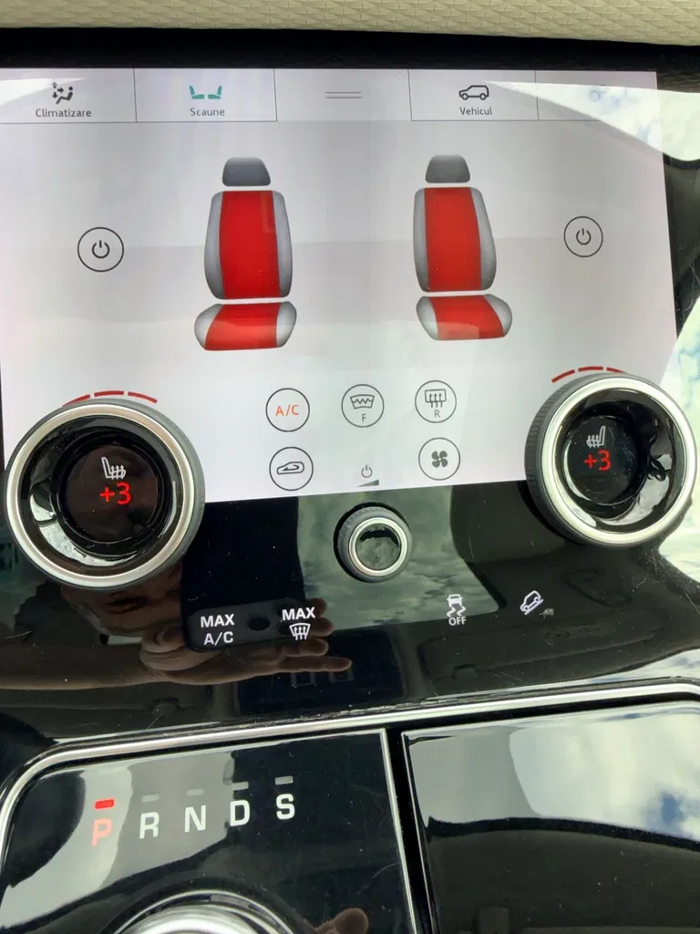 Fotografie: 2020 Land Rover Range Rover Velar