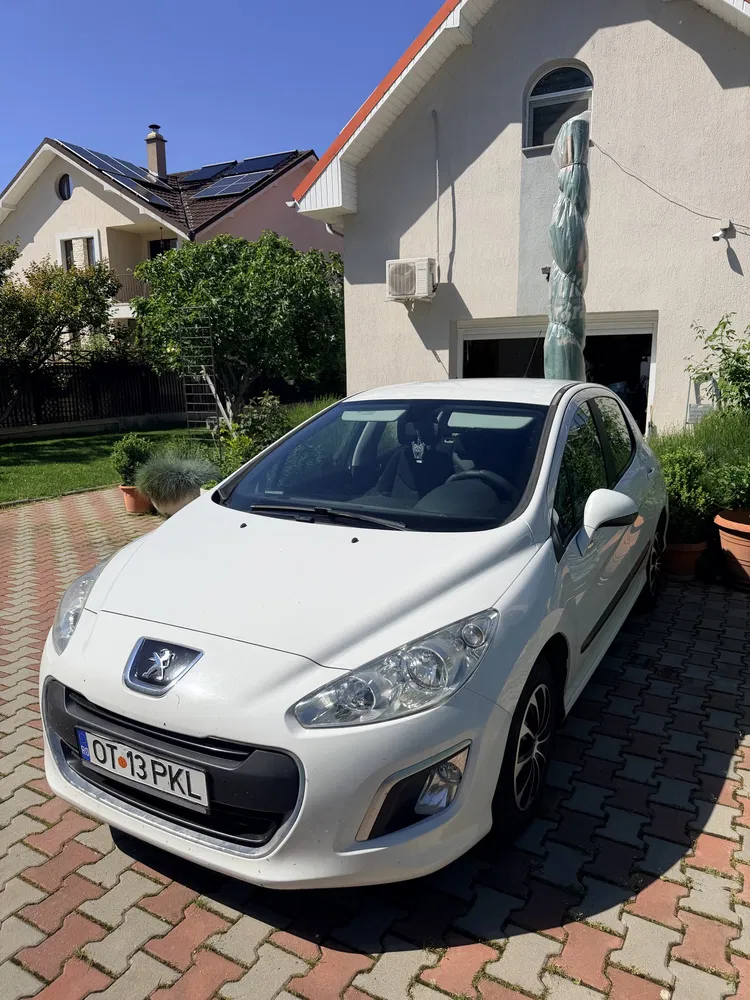 Fotografie: 2011 Peugeot 308