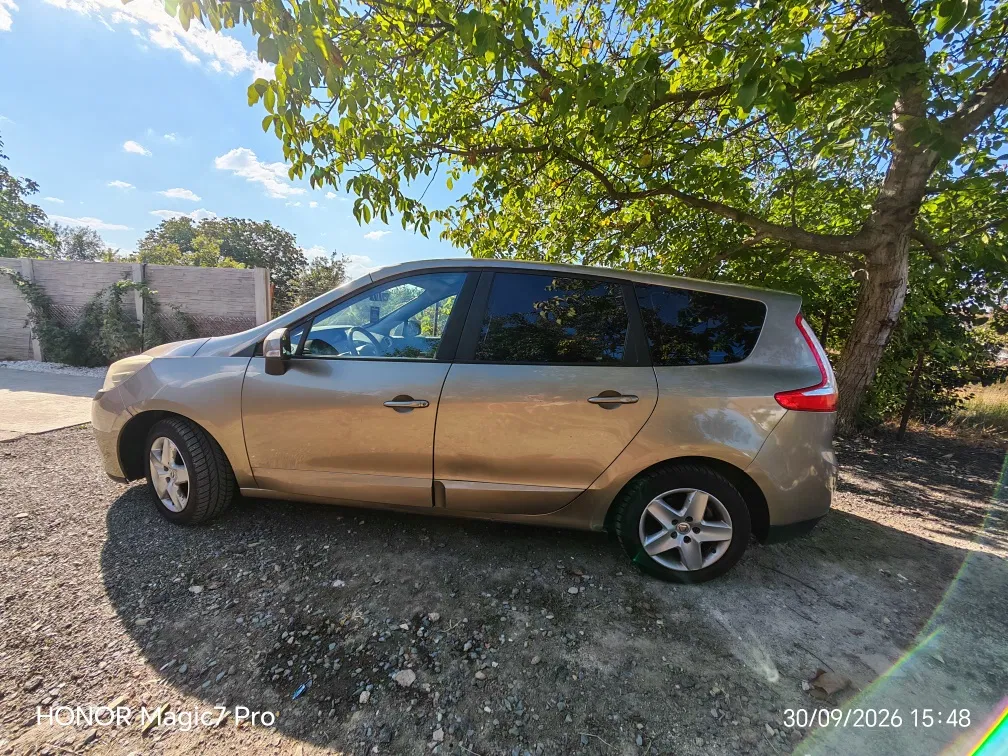 Fotografie: 2014 Renault Grand Scenic