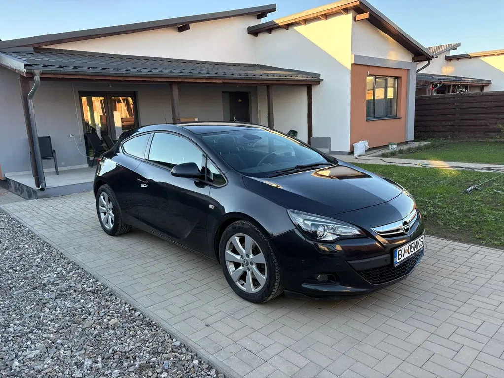 Fotografie: 2012 Opel Astra