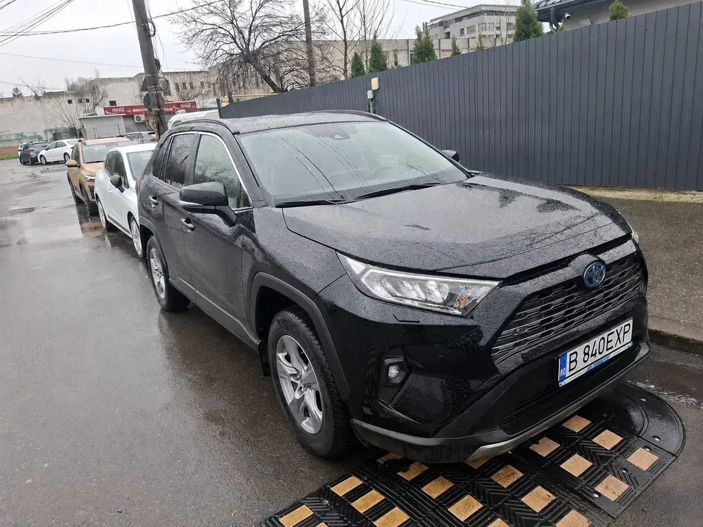 Fotografie: 2024 Toyota RAV-4