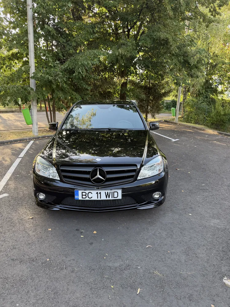 Fotografie: 2010 Mercedes-Benz C