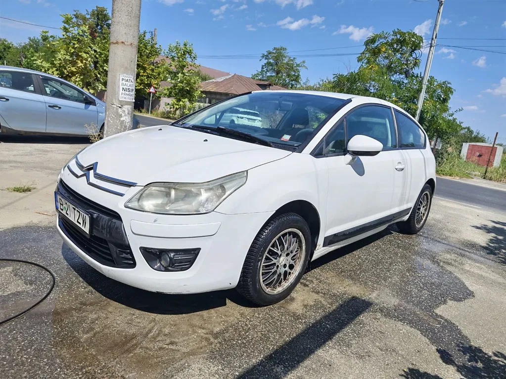 Fotografie: 2010 Citroen C4