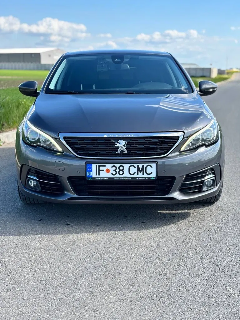 Fotografie: 2021 Peugeot 308