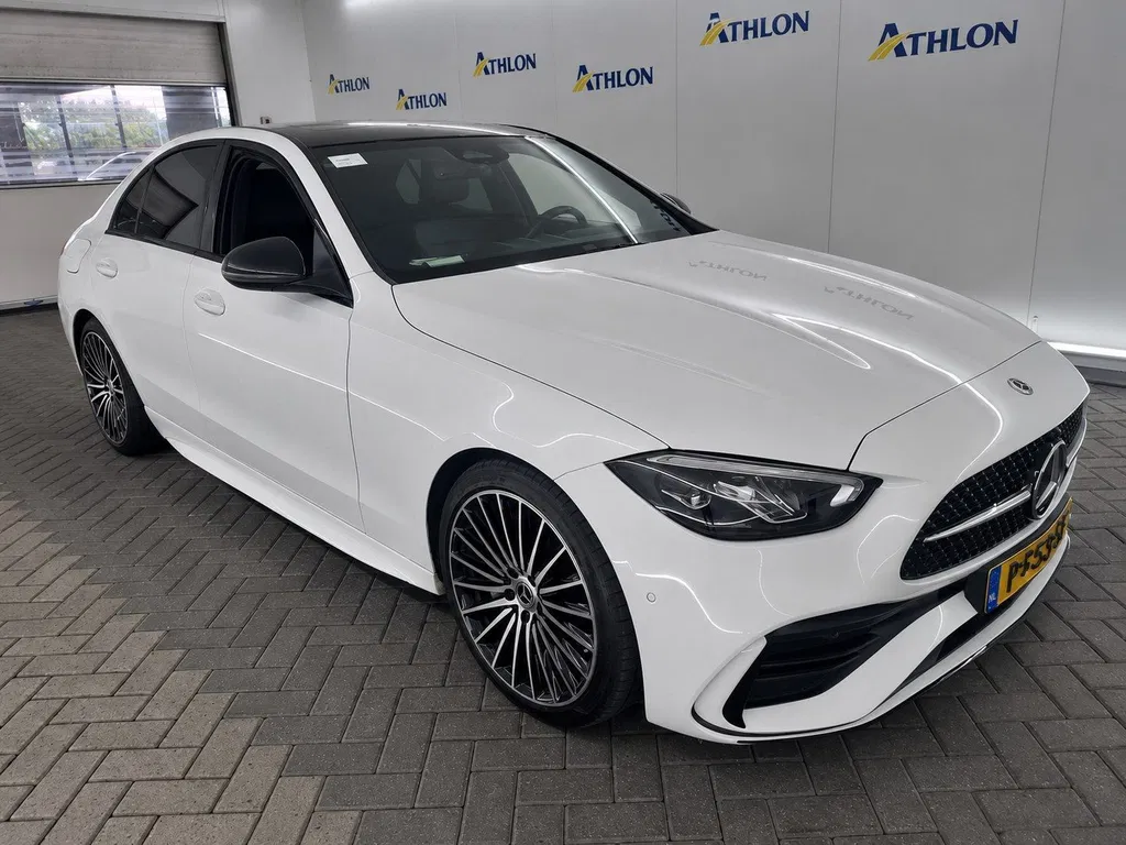 Fotografie: 2022 Mercedes-Benz C