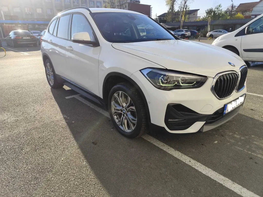 Fotografie: 2021 BMW X1