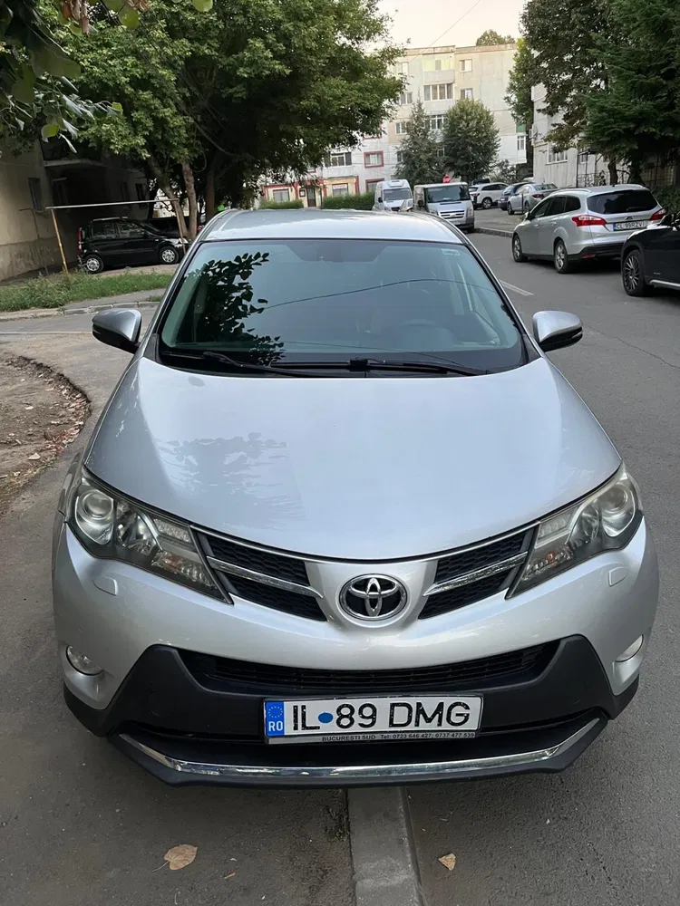 Fotografie: 2013 Toyota RAV-4