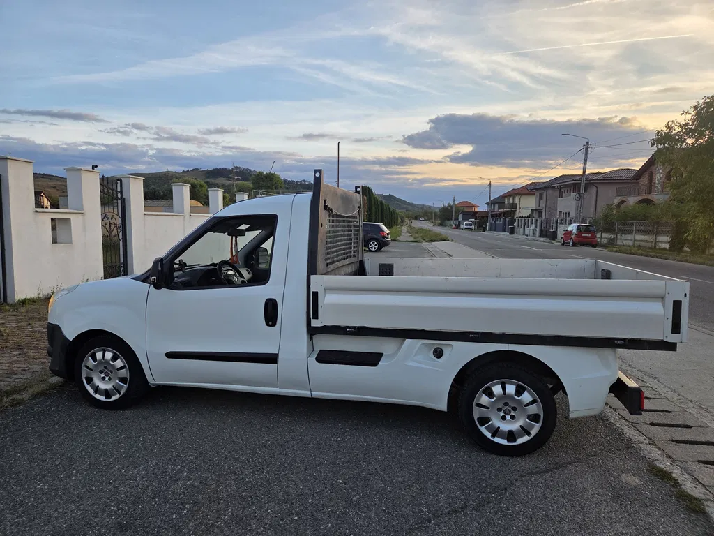 Fotografie: 2011 Fiat Doblo