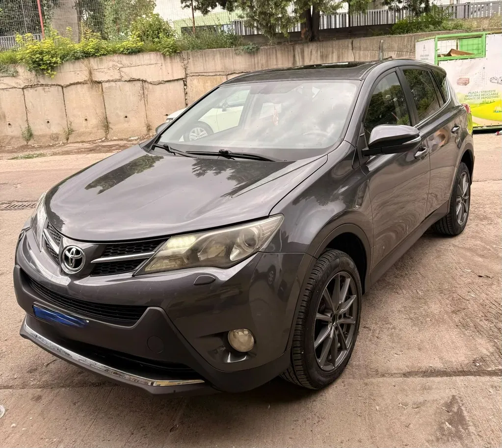 Fotografie: 2013 Toyota RAV-4