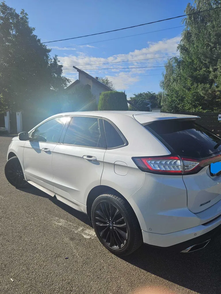Fotografie: 2016 Ford EDGE