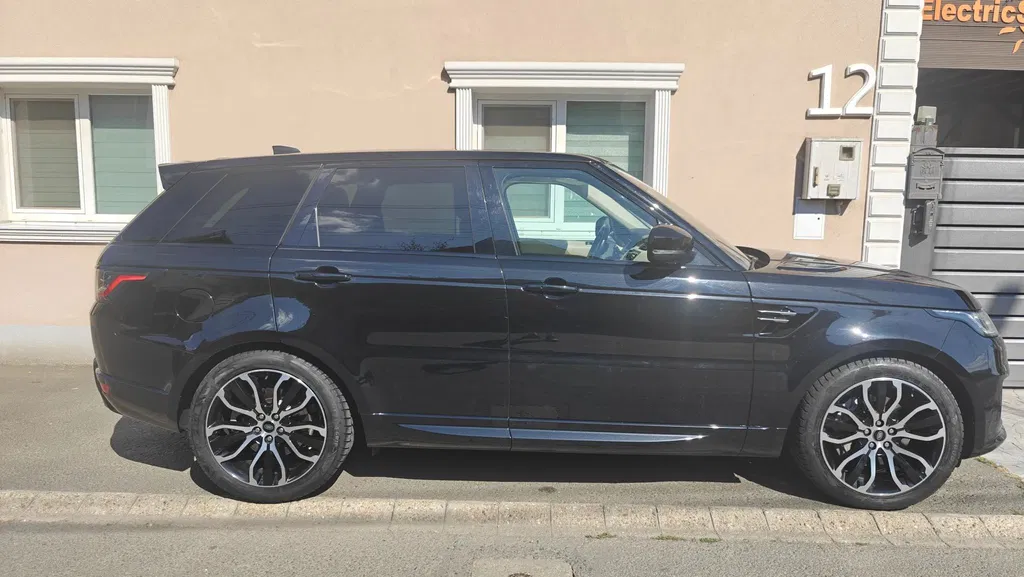 Fotografie: 2021 Land Rover Range Rover Sport